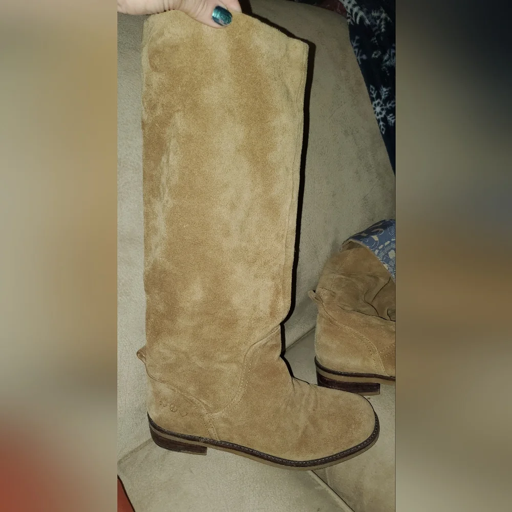 Lucky Brand super cute suede pull on boots.. size 9.5 - Picture 2 of 8